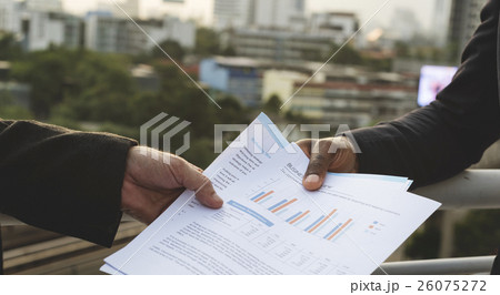 Business Discussion Talking Deal Concept 26075272