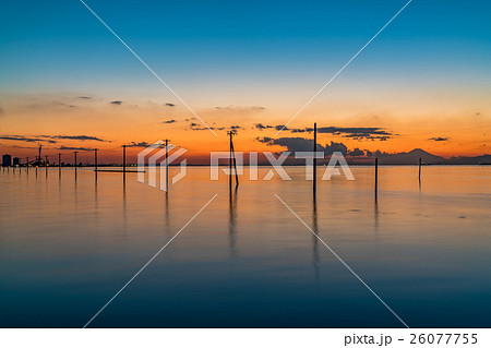 江川海岸の夕焼けリフレクション 26077755