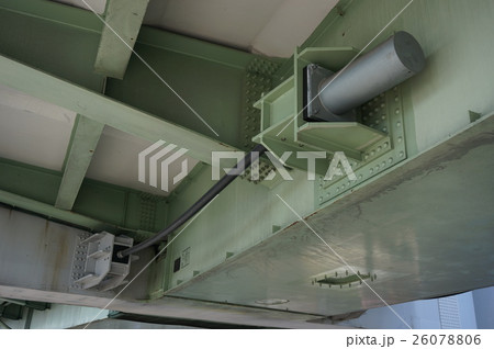 地震時に橋梁の桁が落下することを防ぐ「落橋防止装置」 26078806