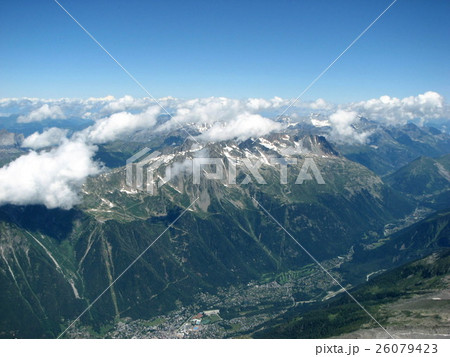 フランス・赤い針峰群鳥瞰 26079423