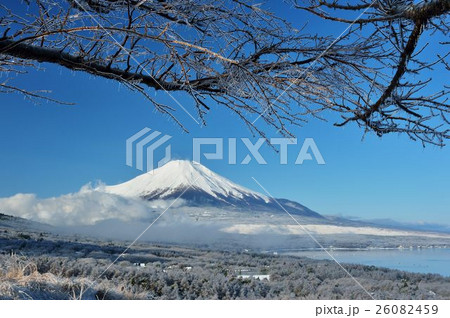 雨氷と富士 26082459