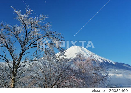 雨氷と富士 26082460
