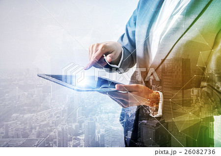 女性とモバイル　ダブルエクスポージャー 26082736