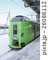 函館駅　雪の中の鉄道 26086112