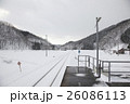 雪の中の線路 26086113