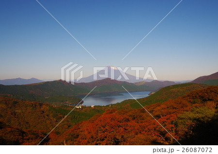 紅葉と富士山 26087072