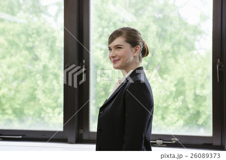 窓辺のビジネスウーマン 窓辺のビジネスウーマン 26089373