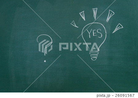 クエスチョンマークと電球 26091567