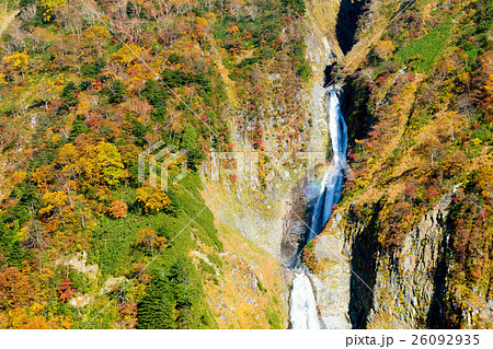 紅葉の称名滝 26092935