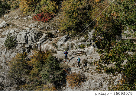 man and woman runner 26093079