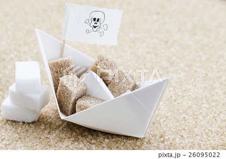 White and brown sugar cubes and boat 26095022