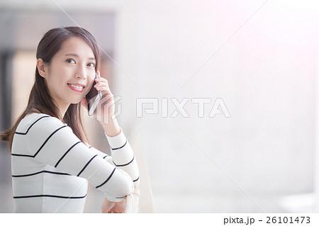 beauty woman talk on phone 26101473