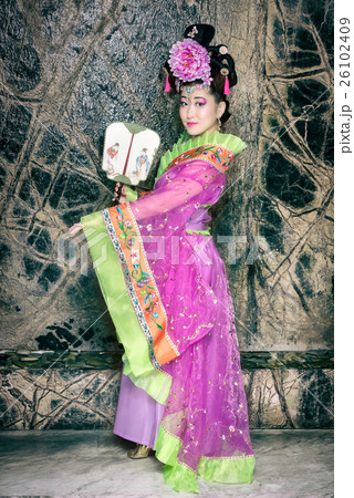 young pretty geisha in kimono with fan young pretty geisha in kimono with fan 26102409