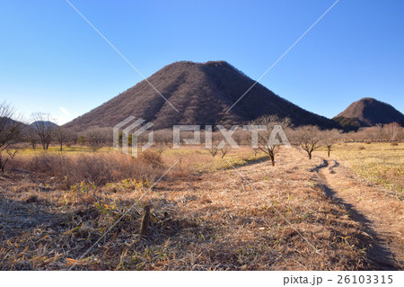 晩秋の榛名山 26103315