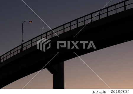月夜の高速ランプ 26109354