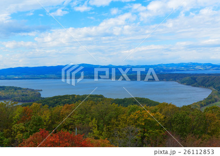 紅葉の天都山より網走湖を望む 26112853