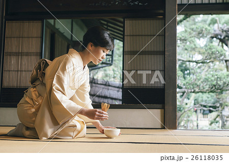 和装の女性 26118035