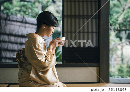 和装の女性 26118043