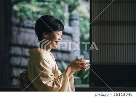 和装の女性 26118046