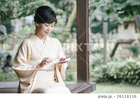和装の女性 26118116