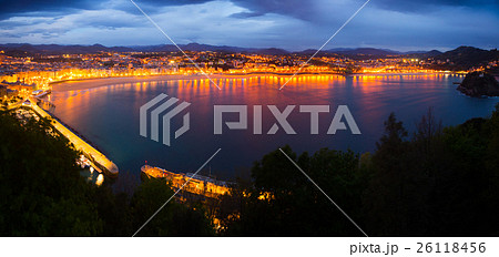 Panorama of Bay of La Concha in night at San Sebastian 26118456