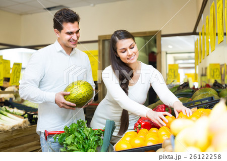 Young spouses choosing fruits Young spouses choosing fruits 26122258