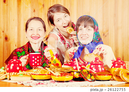 Women celebrating Shrovetide and eats pancake Women celebrating Shrovetide and eats pancake 26122755