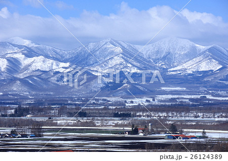 北海道 日高山脈と十勝平野の写真素材