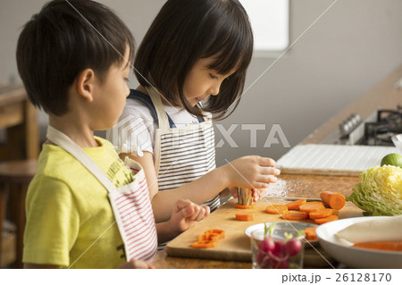 子供　料理イメージ 26128170