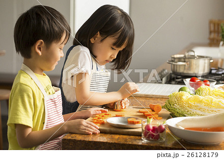 子供　料理イメージ 26128179