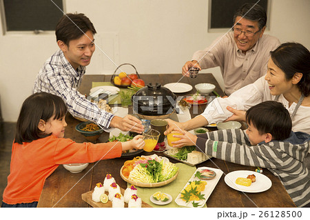 鍋料理　夕食イメージ 26128500
