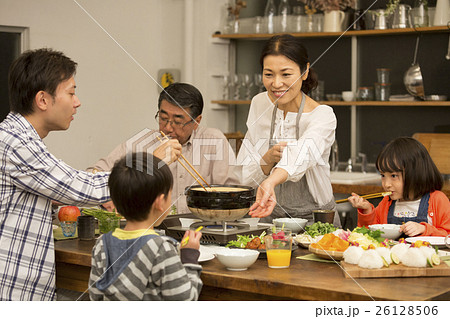 鍋料理　夕食イメージ 26128506