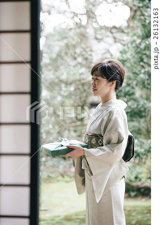 和装の女性 26132163