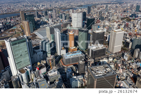 大阪駅前の高層ビル群 26132674
