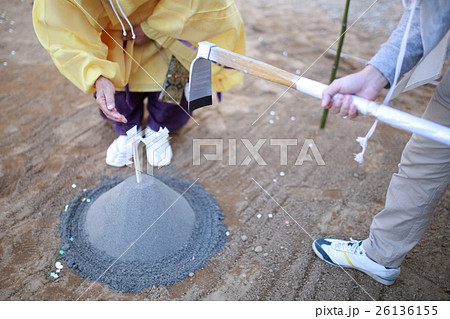 地鎮祭 (安全祈願祭 儀式 イベント 鍬入れ ボディパーツ 人物 男性 神主 仏式 土地 行事) 地鎮祭 (安全祈願祭 儀式 イベント 鍬入れ ボディパーツ 人物 男性 神主 仏式 土地 行事) 26136155