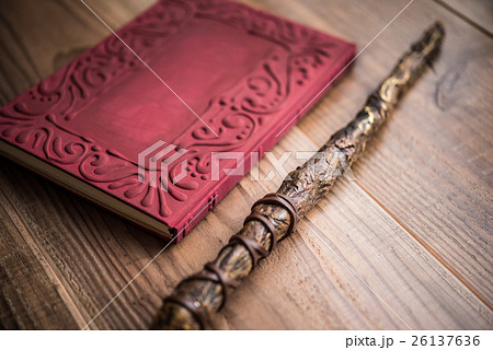 魔法の杖と本 魔法の杖と本 26137636