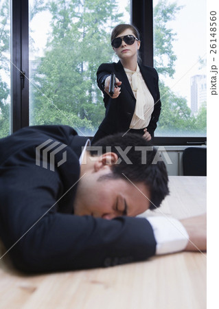 スーツを着た女暗殺者 26148560