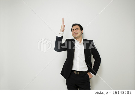 しまったという顔をするビジネスマン 26148585