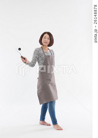 大掃除イメージ・女性・コロコロ 大掃除イメージ・女性・コロコロ 26148878