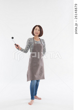 大掃除イメージ・女性・コロコロ 大掃除イメージ・女性・コロコロ 26148879