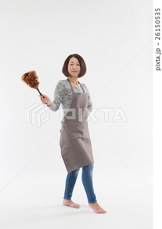 大掃除イメージ・女性・毛ばたき 大掃除イメージ・女性・毛ばたき 26150535