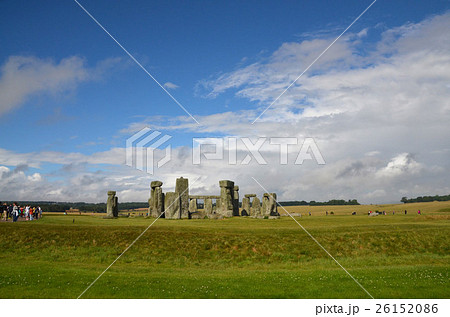 BC3,000年頃の新石器時代から建造が始まった謎の巨石建造物、ストーンヘンジ 26152086
