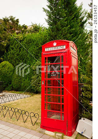 赤いレトロな電話ボックス 神戸北野異人館 うろこの家 の写真素材