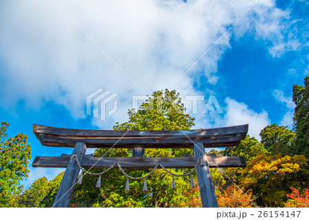 長野 戸隠神社中社の鳥居 秋の朝 長野 戸隠神社中社の鳥居 秋の朝 26154147
