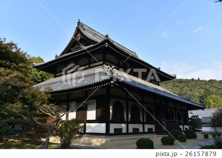 岡山藩主池田家菩提寺・曹源寺の仏殿の秋の風景　岡山県岡山市中区 26157879