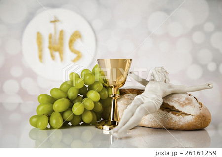 Holy communion a golden chalice, composition Holy communion a golden chalice, composition 26161259