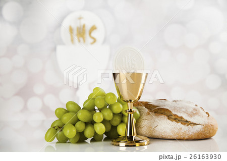 Holy communion a golden chalice 26163930