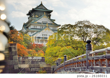 極楽橋と天守閣周りの紅葉 26166031