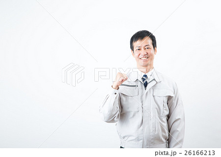 作業服を着たミドルのビジネスマン 作業服を着たミドルのビジネスマン 26166213