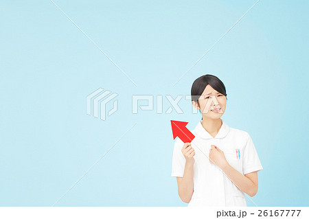 看護師　矢印指し　困る 26167777